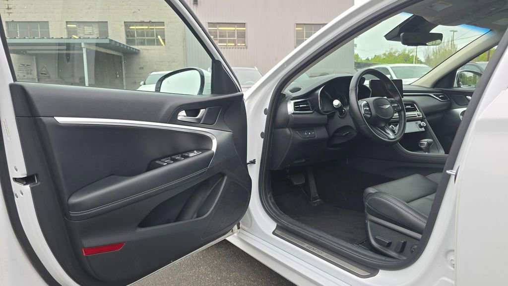 Used 2025 Genesis G70 2.5T image 19
