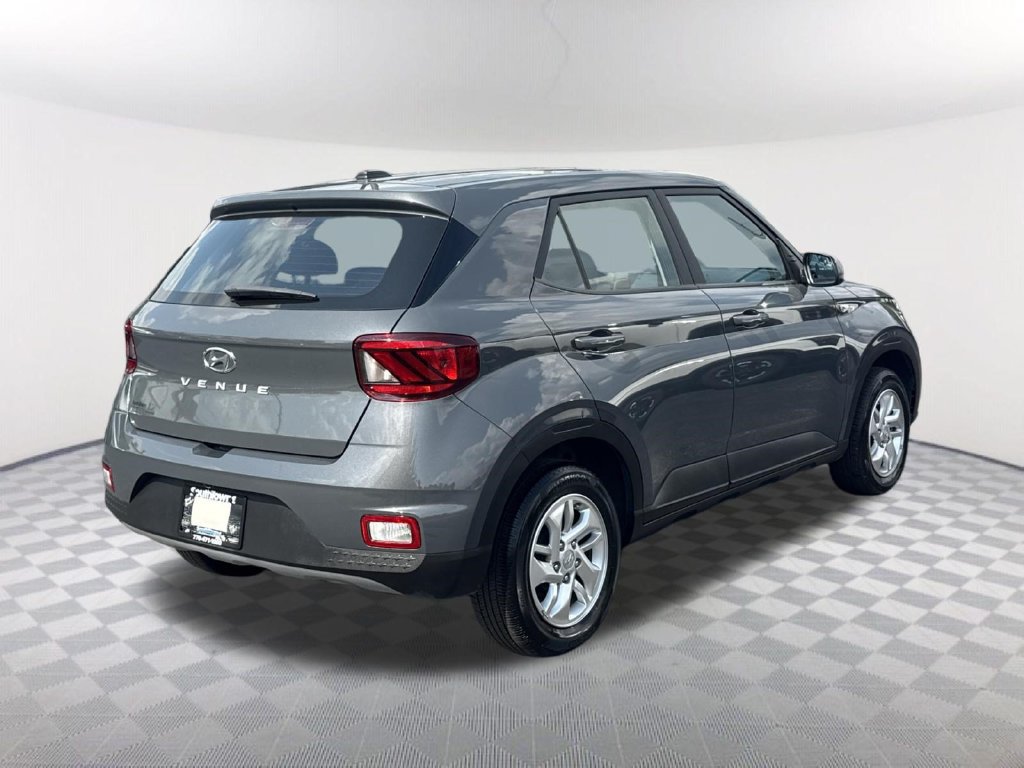 Used 2025 Hyundai Venue SE FWD image 5