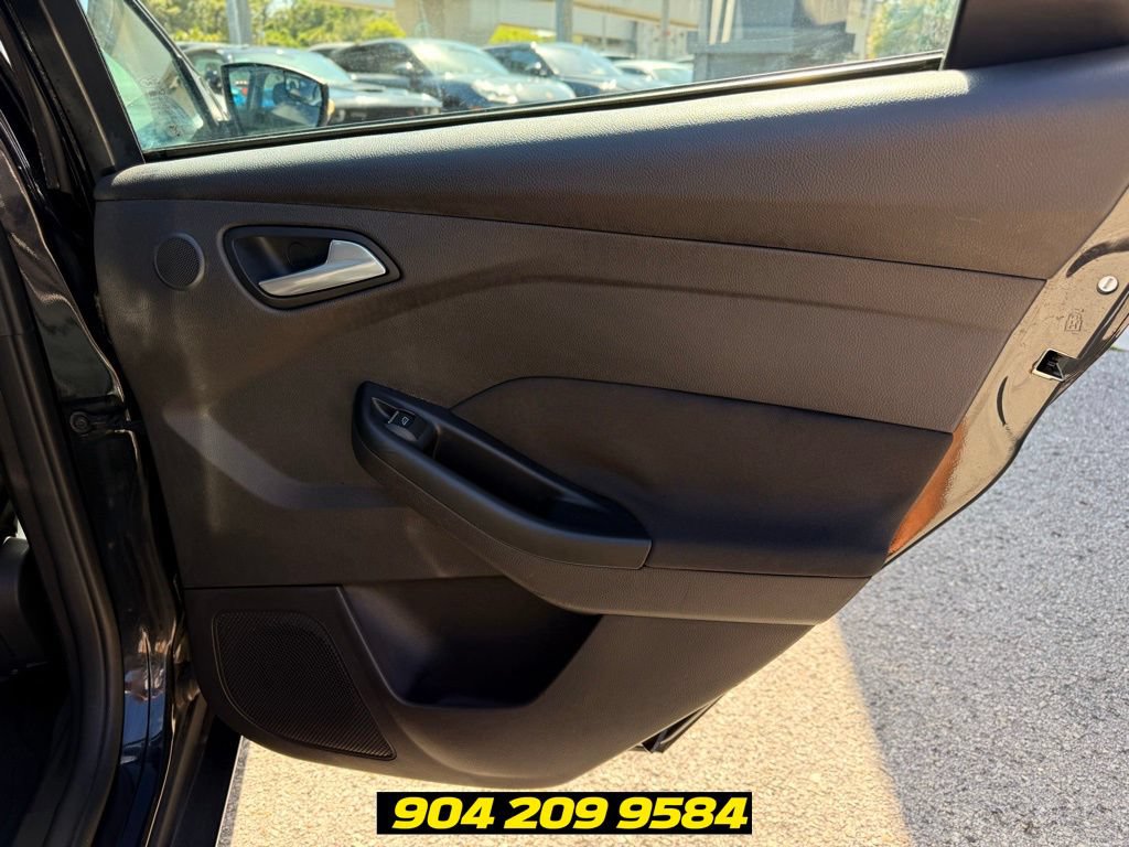 Used 2014 Ford Focus Titanium FWD image 29