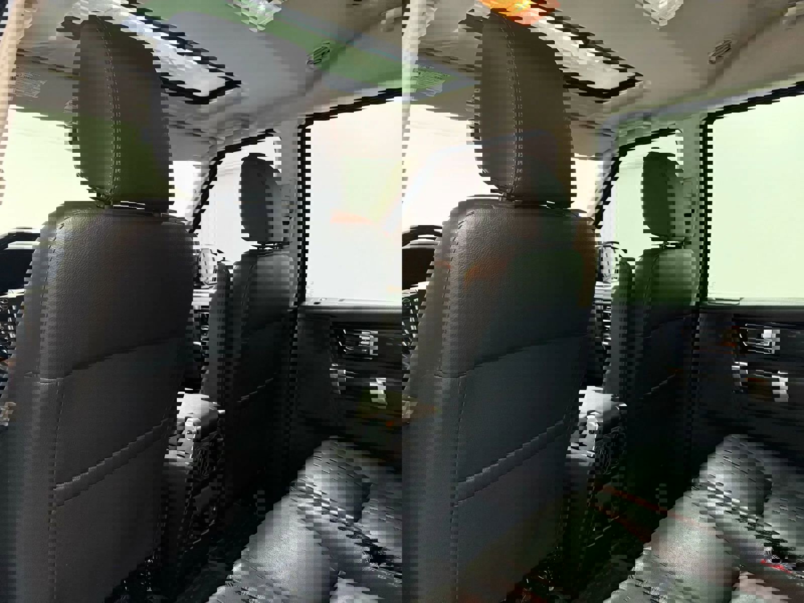 Used 2016 Land Rover LR4 HSE image 18