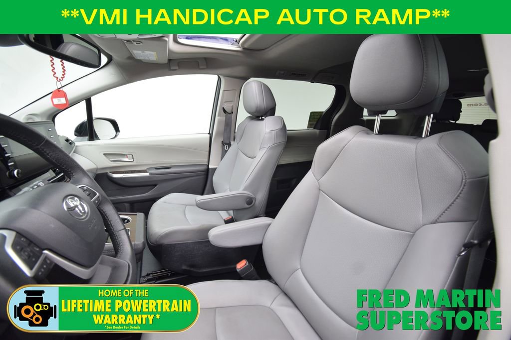 Used 2022 Toyota Sienna XLE image 17