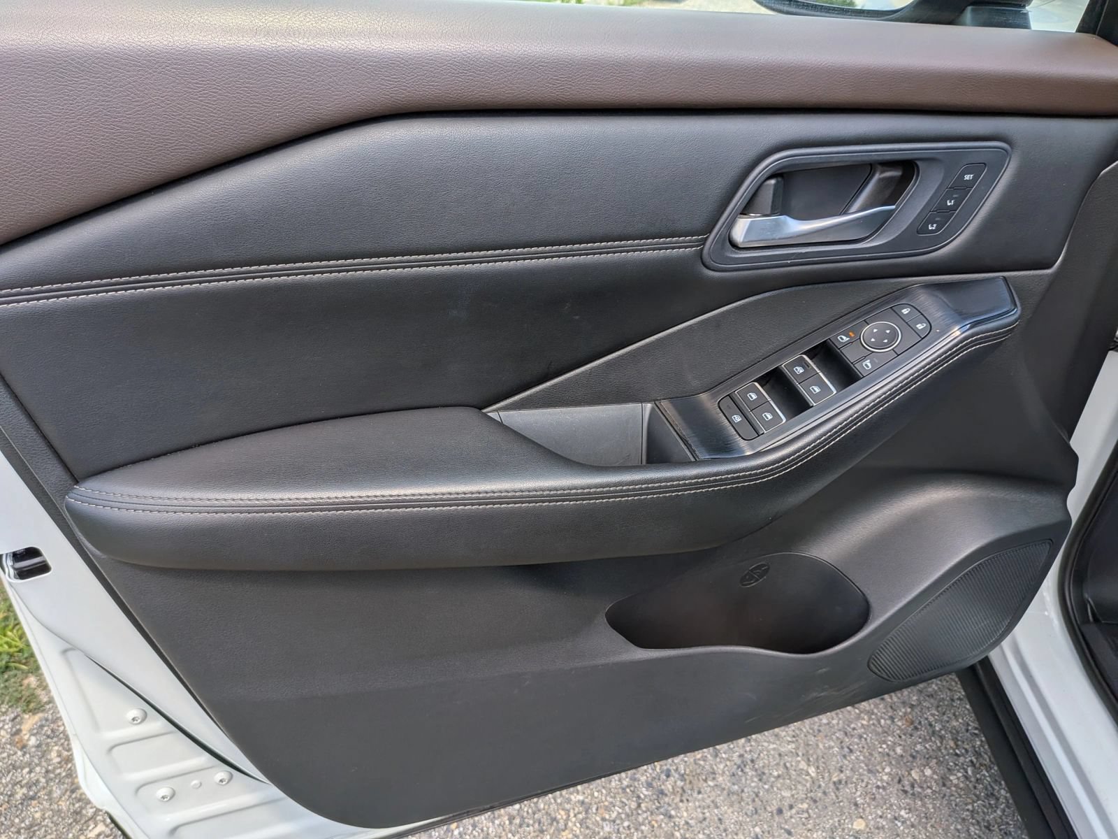 Used 2023 Nissan Rogue SL AWD/4WD image 25