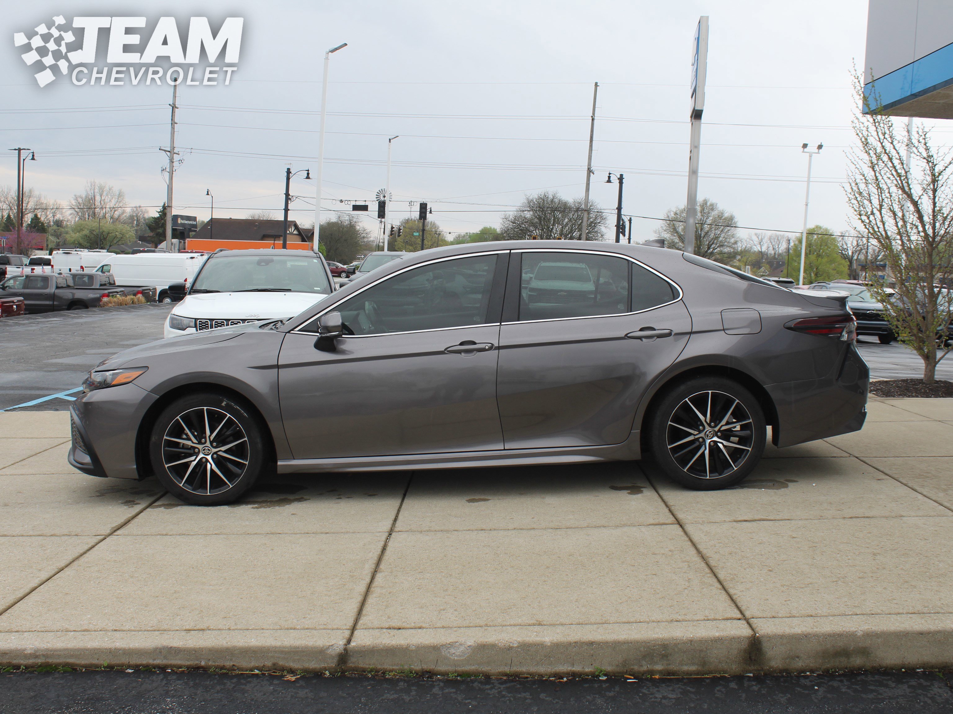 Used 2024 Toyota Camry SE image 7
