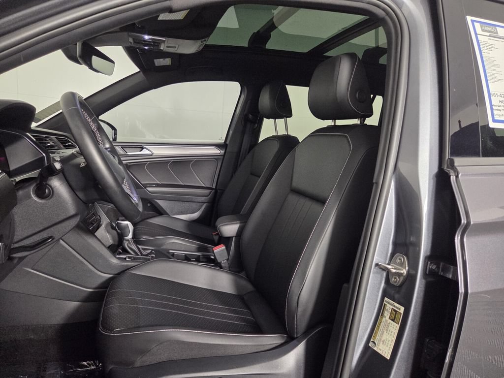 Used 2023 Volkswagen Tiguan SE R-Line FWD image 9