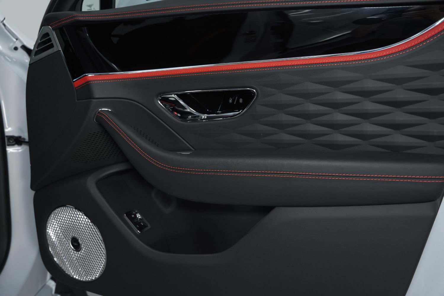 Used 2024 Bentley Flying Spur W12 image 33