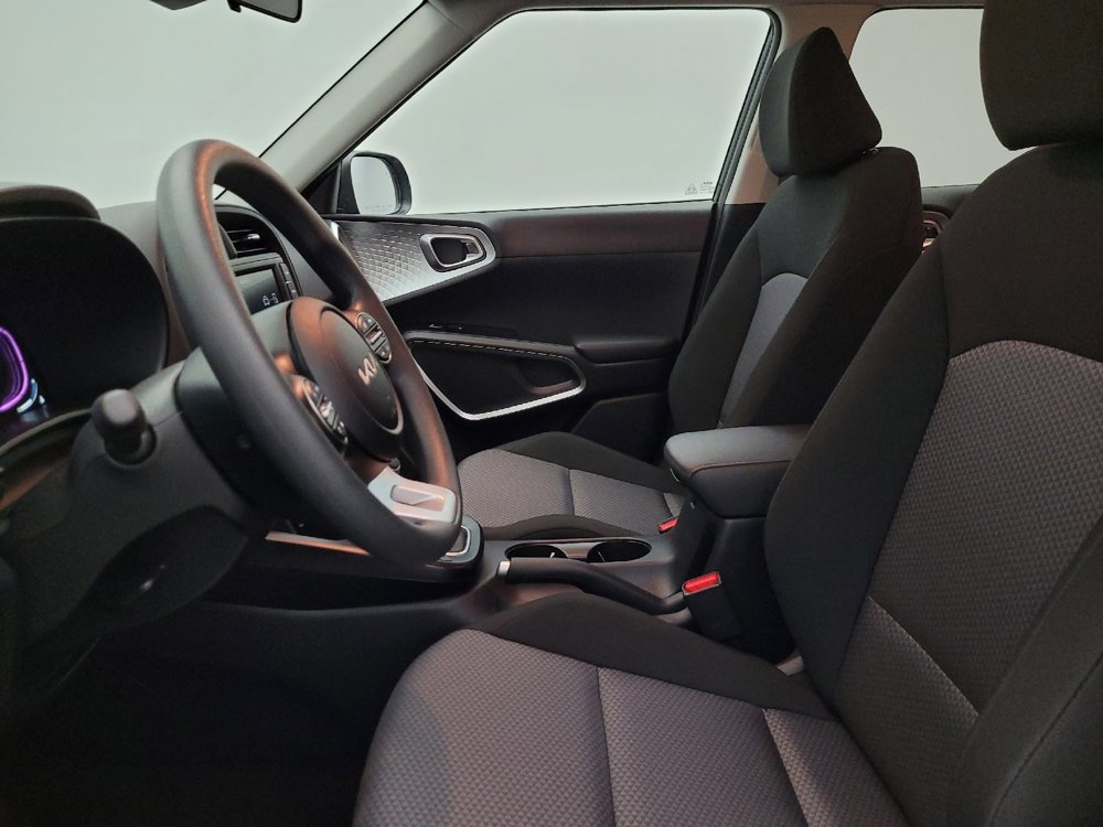 Used 2025 Kia Soul LX FWD image 17