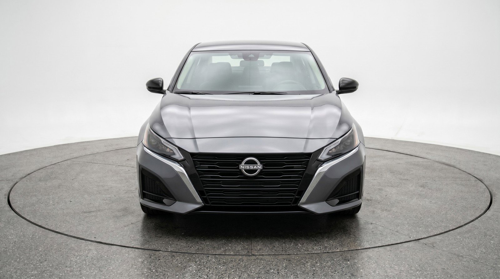 Used 2025 Nissan Altima 2.5 SV FWD image 2