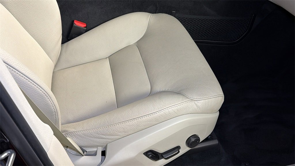 Used 2020 Volvo XC90 T6 Momentum w/ Protection Package Premier image 12