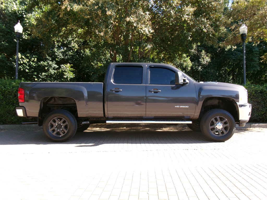 Used 2011 Chevrolet Silverado 2500 LTZ w/ LTZ Plus Package AWD/4WD image 5
