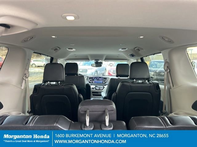 Used 2024 Chrysler Pacifica Touring-L image 32