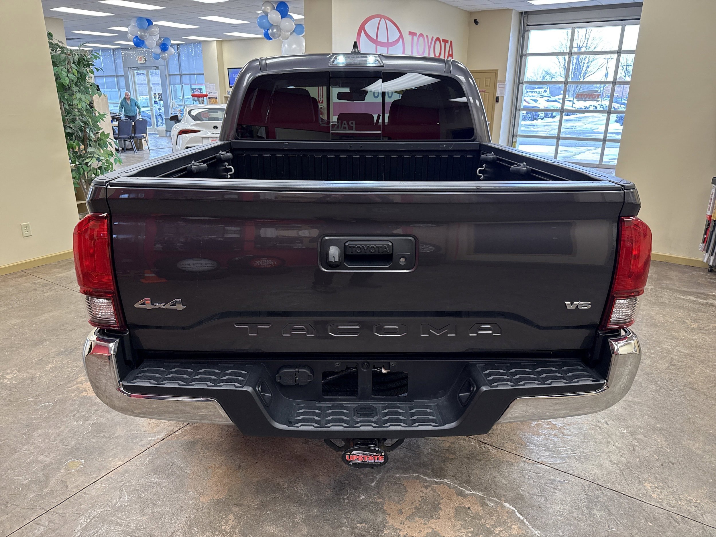 Used 2023 Toyota Tacoma SR5 AWD/4WD image 9