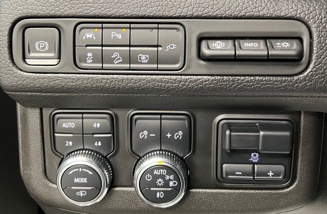 Used 2022 GMC Yukon XL Denali w/ Advanced Technology Package image 32