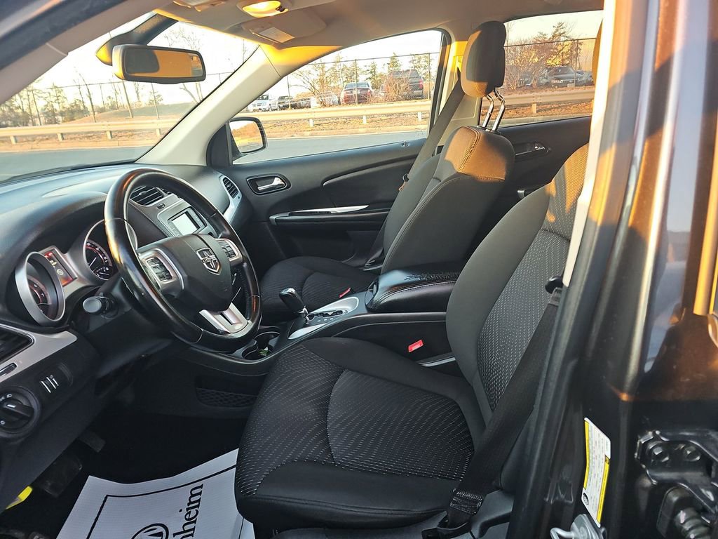 Used 2020 Dodge Journey SE w/ SE Popular Equipment Group image 6