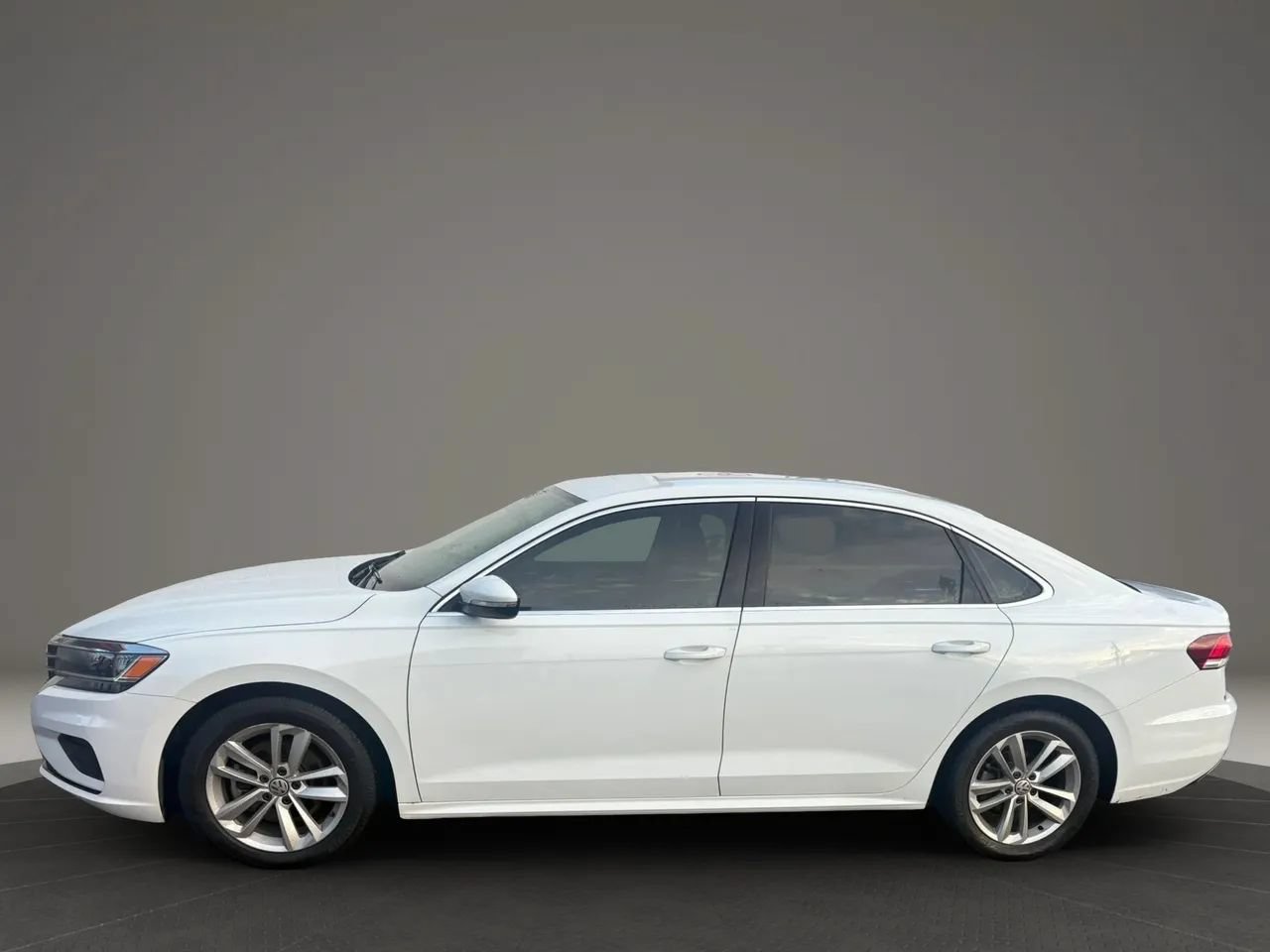 Used 2020 Volkswagen Passat 2.0T SE FWD image 2
