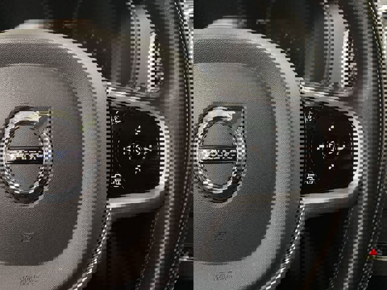 Used 2022 Volvo XC90 T5 Momentum image 23