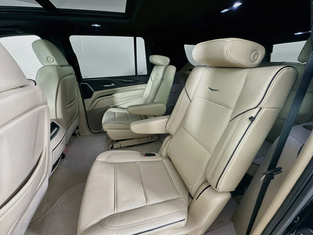 Used 2023 Cadillac Escalade ESV Premium Luxury AWD/4WD image 32