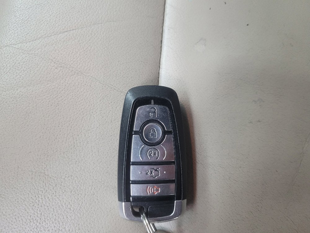Used 2018 Ford Explorer XLT w/ Equipment Group 202A AWD/4WD image 32