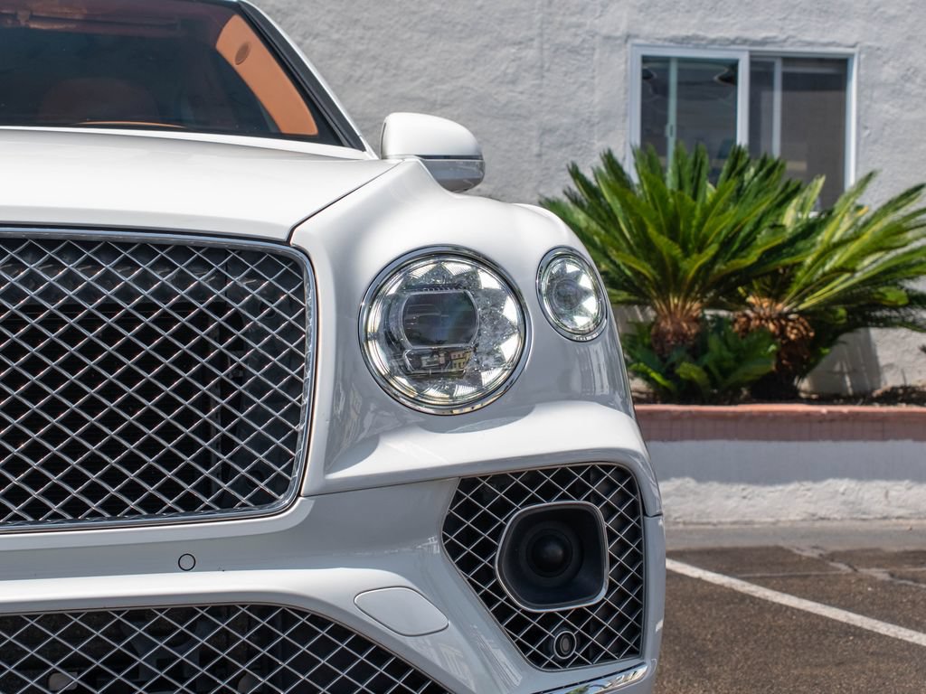 Used 2022 Bentley Bentayga AWD/4WD image 35