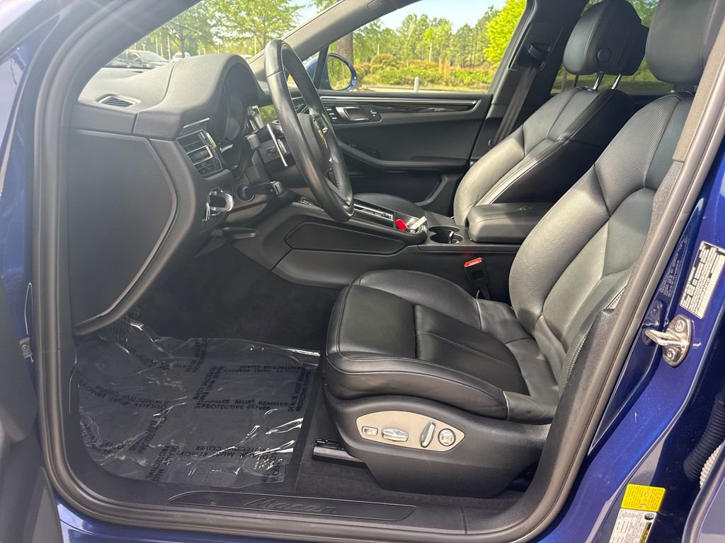 Used 2023 Porsche Macan Turbo image 13