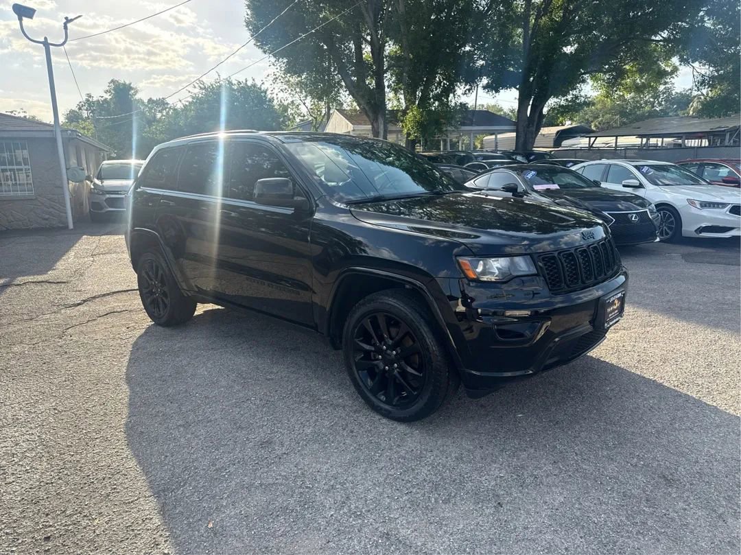 Used 2019 Jeep Grand Cherokee Altitude AWD/4WD image 3