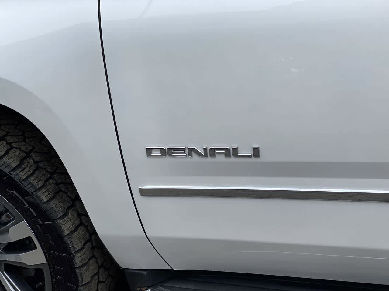 Used 2017 GMC Yukon Denali w/ Open Road Package AWD/4WD image 10