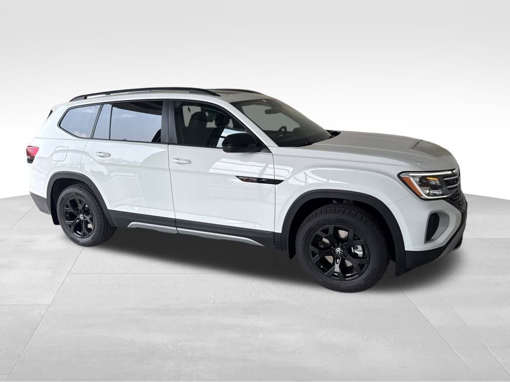 New 2025 Volkswagen Atlas Peak Edition SE image 2