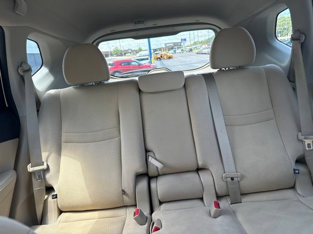 Used 2016 Nissan Rogue SV w/ SV Premium Package AWD/4WD image 13