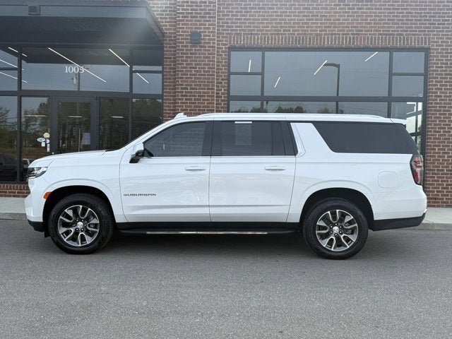 Used 2022 Chevrolet Suburban LT w/ Luxury Package AWD/4WD image 3