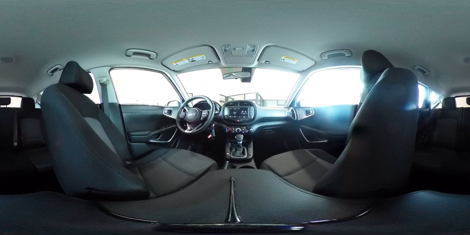 Used 2025 Kia Soul LX w/ LX Technology Package FWD image 39