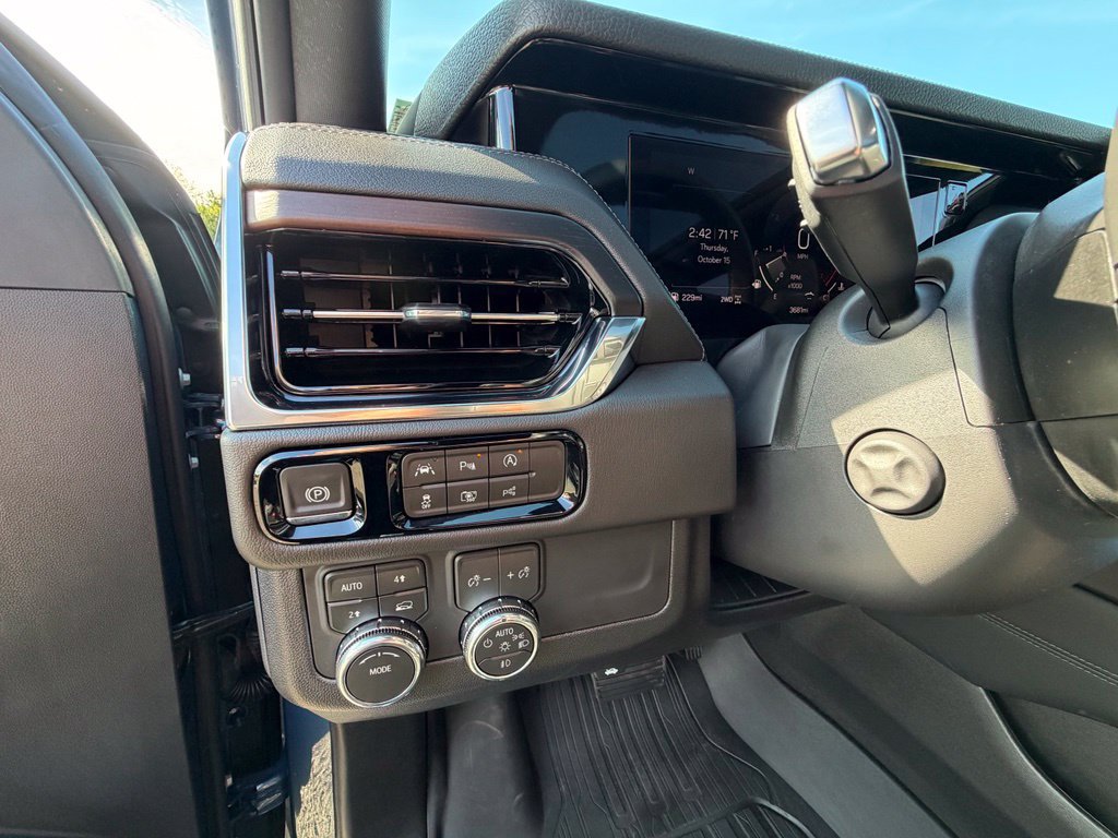 Used 2026 GMC Yukon Denali w/ Sun & Power Step Package AWD/4WD image 4