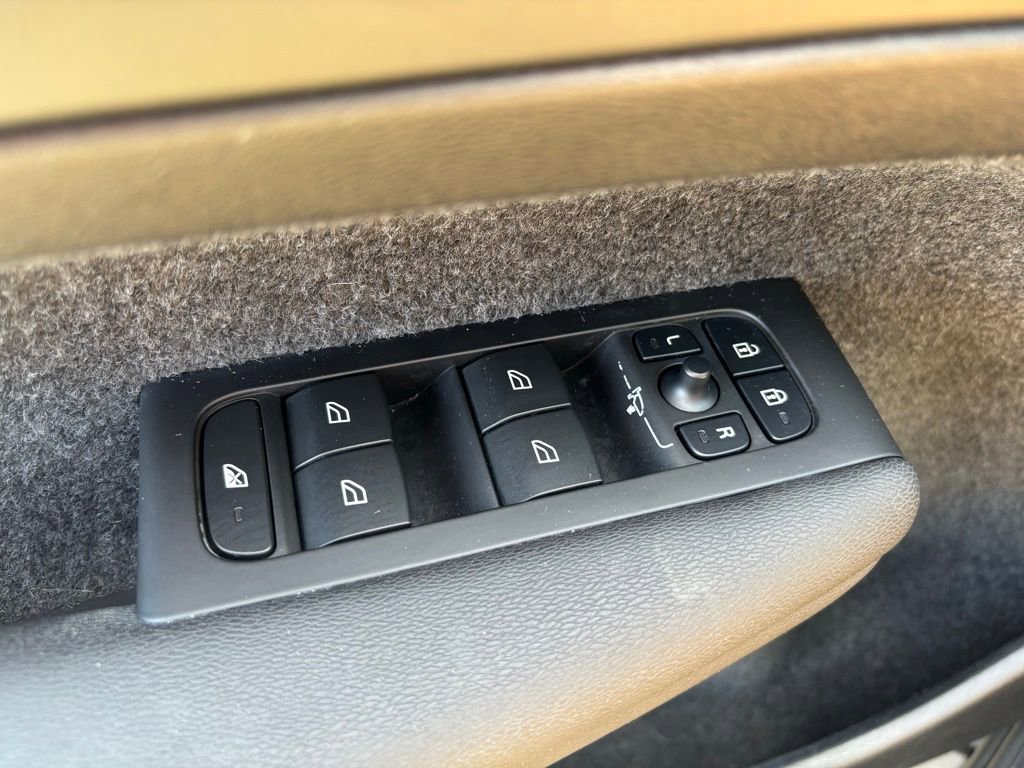 Used 2023 Volvo XC40 B5 Plus w/ Driver Assist Package AWD/4WD image 28