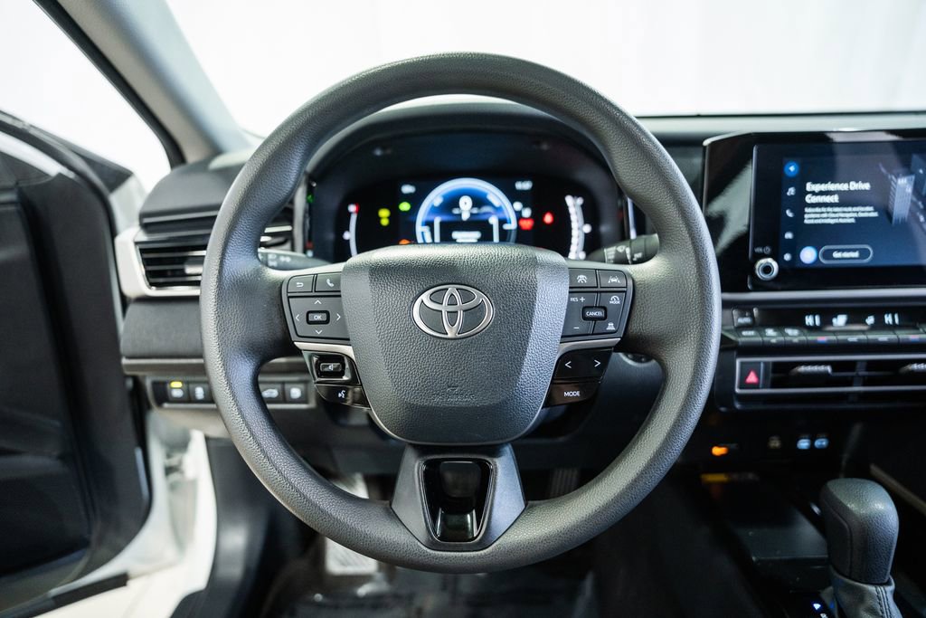 Used 2025 Toyota Camry LE image 28