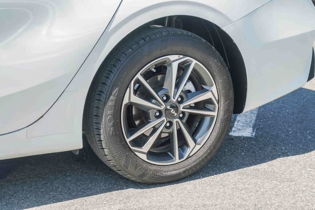 Certified 2024 Kia Forte LXS w/ LXS Technology Package FWD image 10