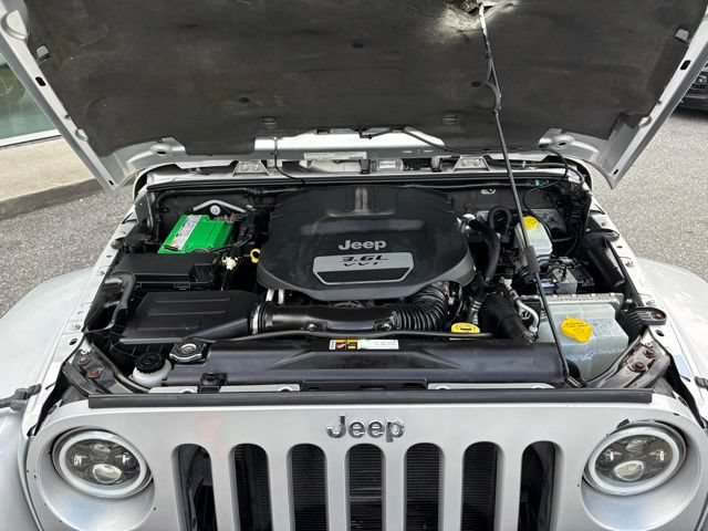 Used 2012 Jeep Wrangler Unlimited Sahara w/ Connectivity Group AWD/4WD image 30