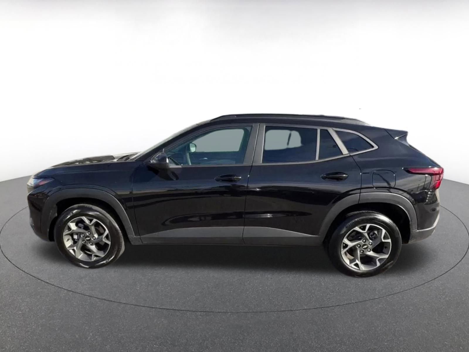 Used 2025 Chevrolet Trax LT image 9