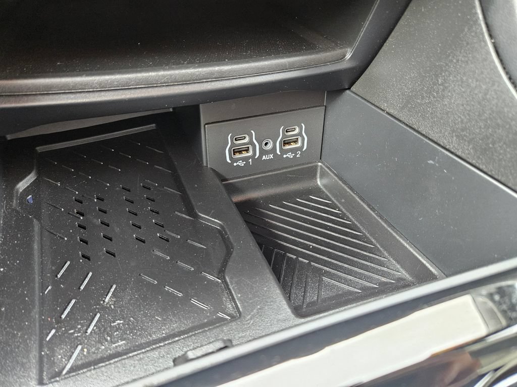 Used 2025 Chrysler Pacifica Limited FWD image 30