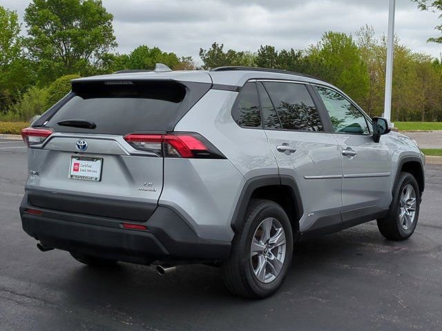 Certified 2022 Toyota RAV4 LE AWD/4WD image 5