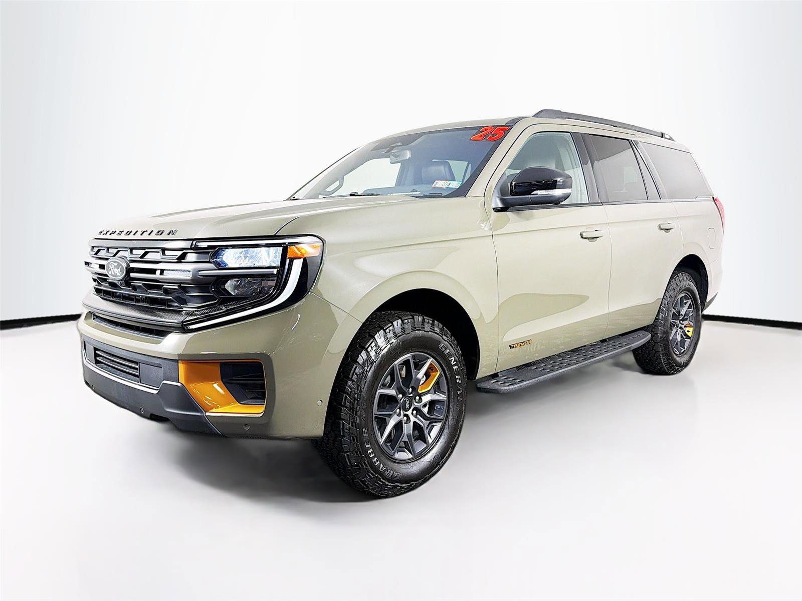 Used 2025 Ford Expedition Tremor image 3