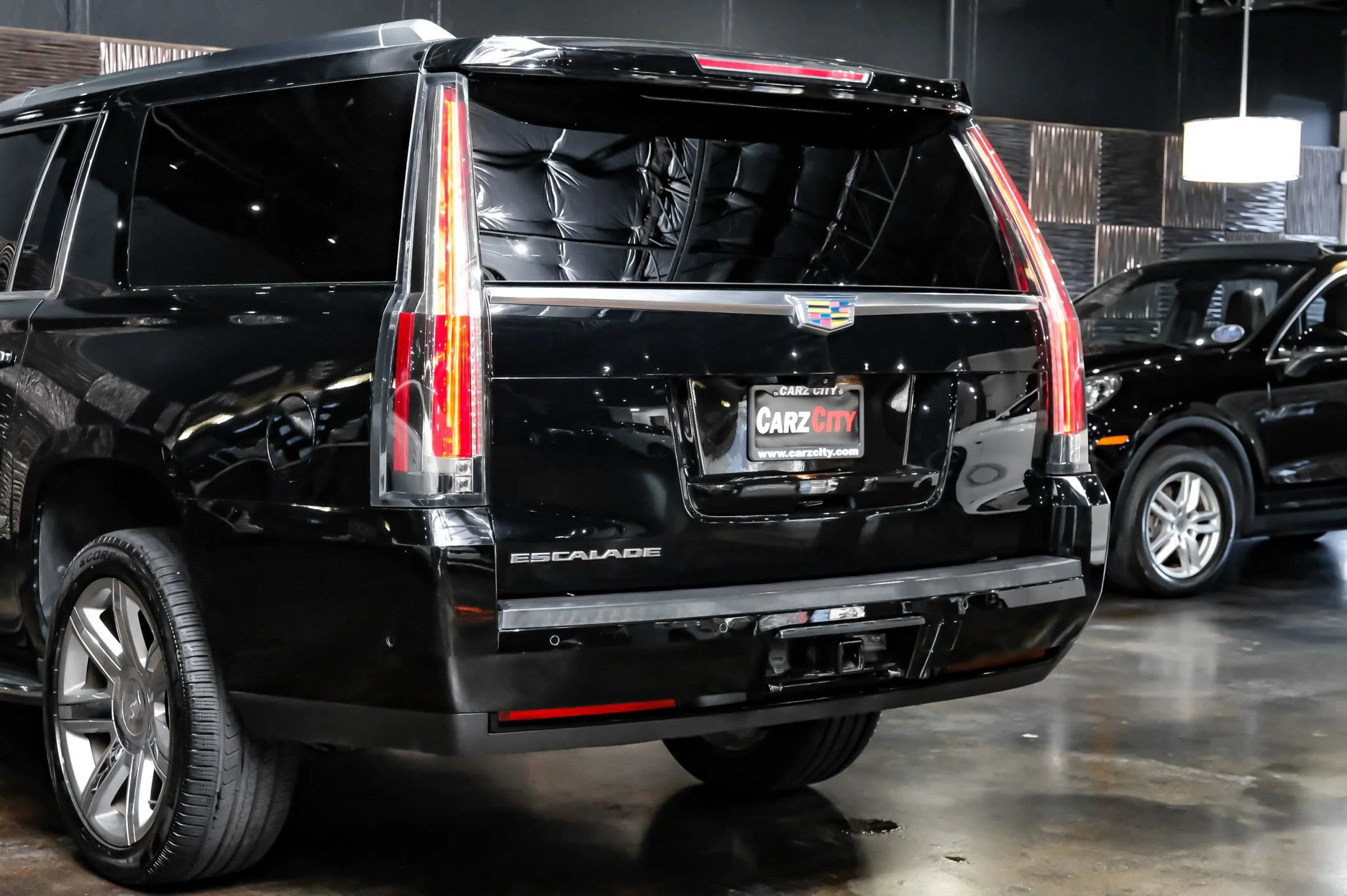 Used 2017 Cadillac Escalade ESV Luxury RWD image 18