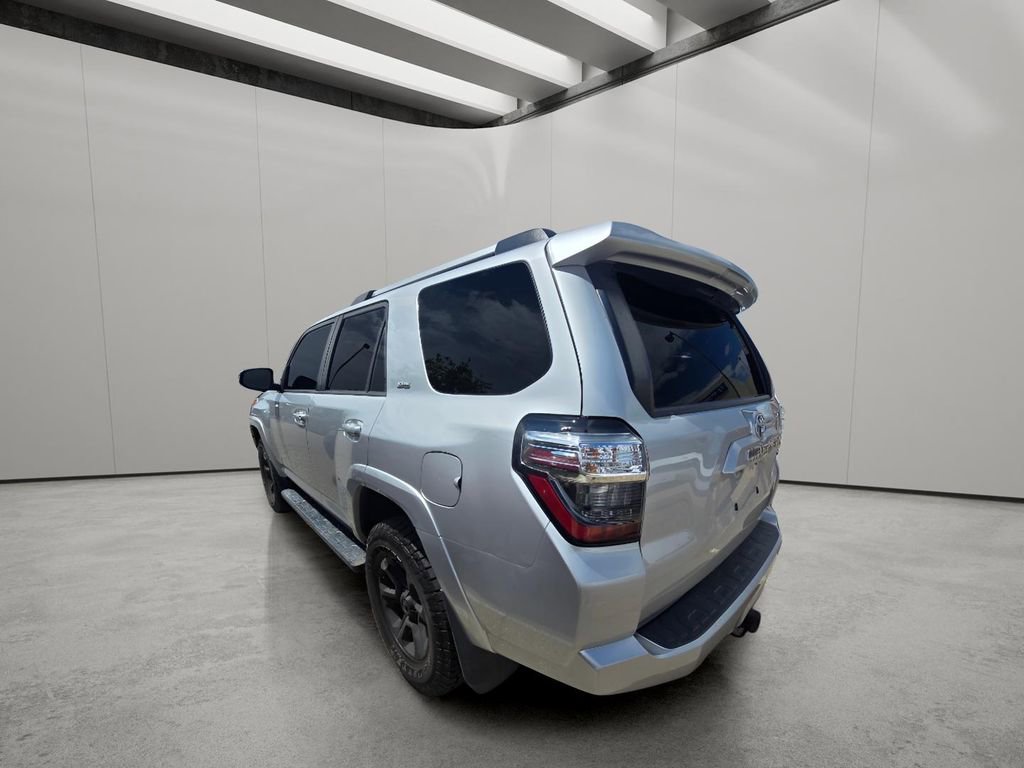 Used 2021 Toyota 4Runner SR5 AWD/4WD image 5