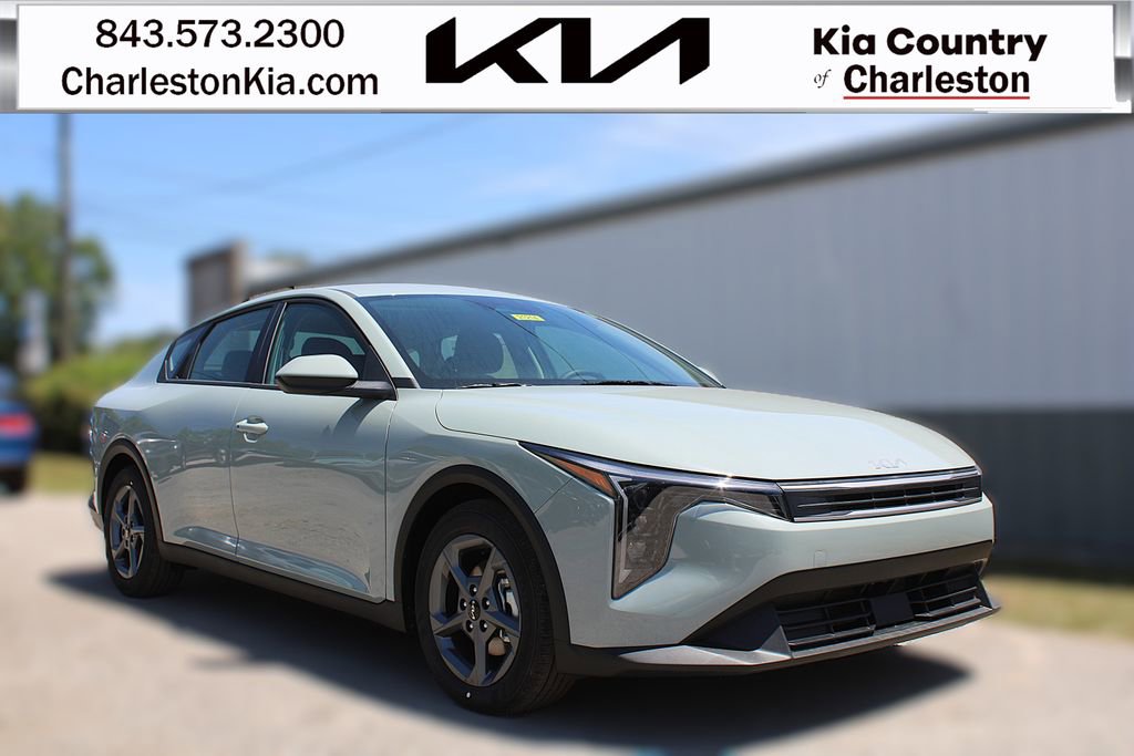 New 2025 Kia K4 LXS