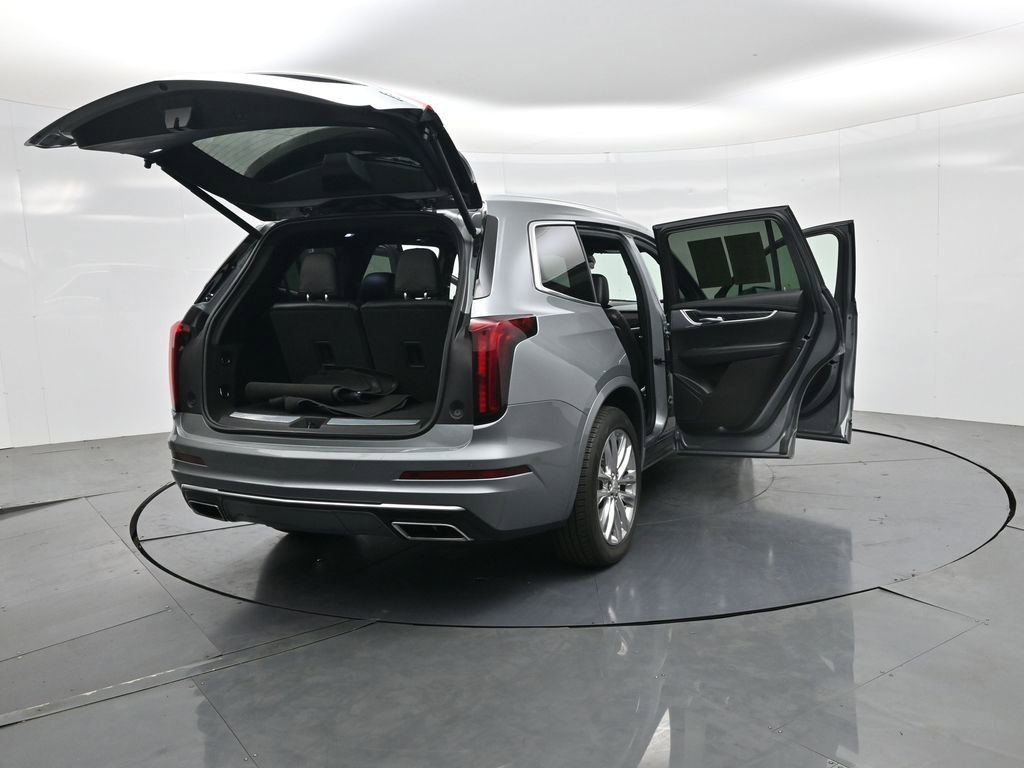 Used 2023 Cadillac XT6 Premium Luxury image 4