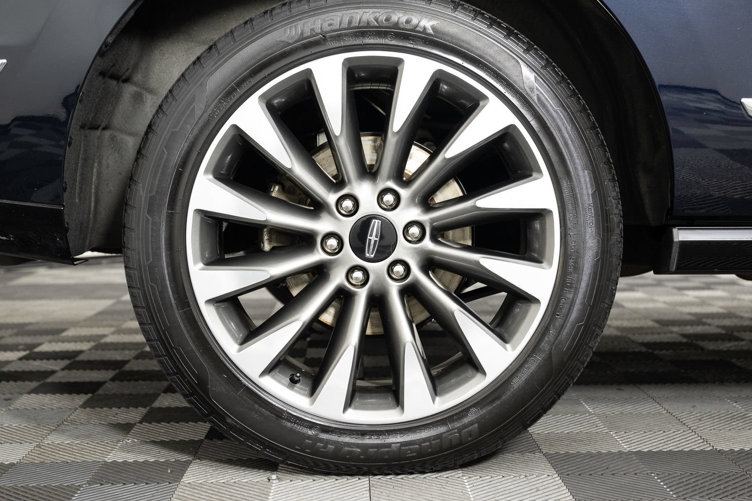 Used 2021 Lincoln Navigator Reserve w/ Cargo Convenience Package AWD/4WD image 43