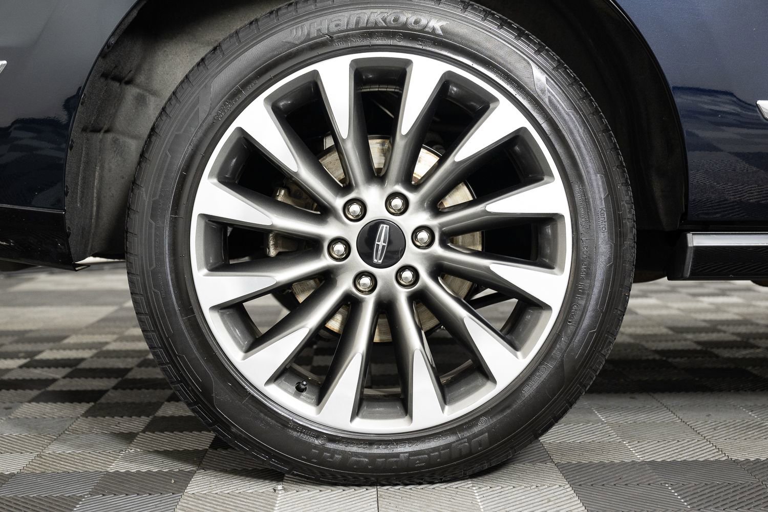 Used 2021 Lincoln Navigator Reserve w/ Cargo Convenience Package image 43