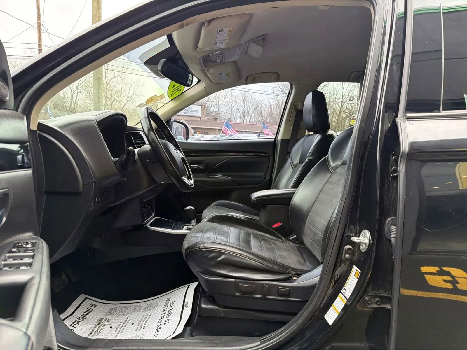 Used 2020 Mitsubishi Outlander SE image 9