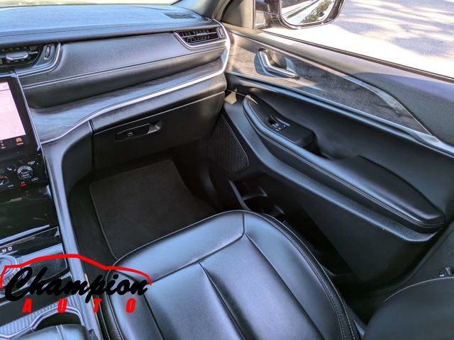 Used 2025 Jeep Grand Cherokee Limited AWD/4WD image 21