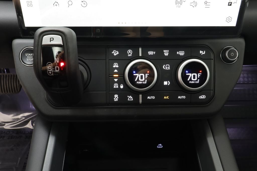 New 2026 Land Rover Defender 130 X-Dynamic SE image 14