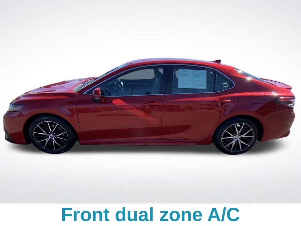 Used 2022 Toyota Camry SE image 2