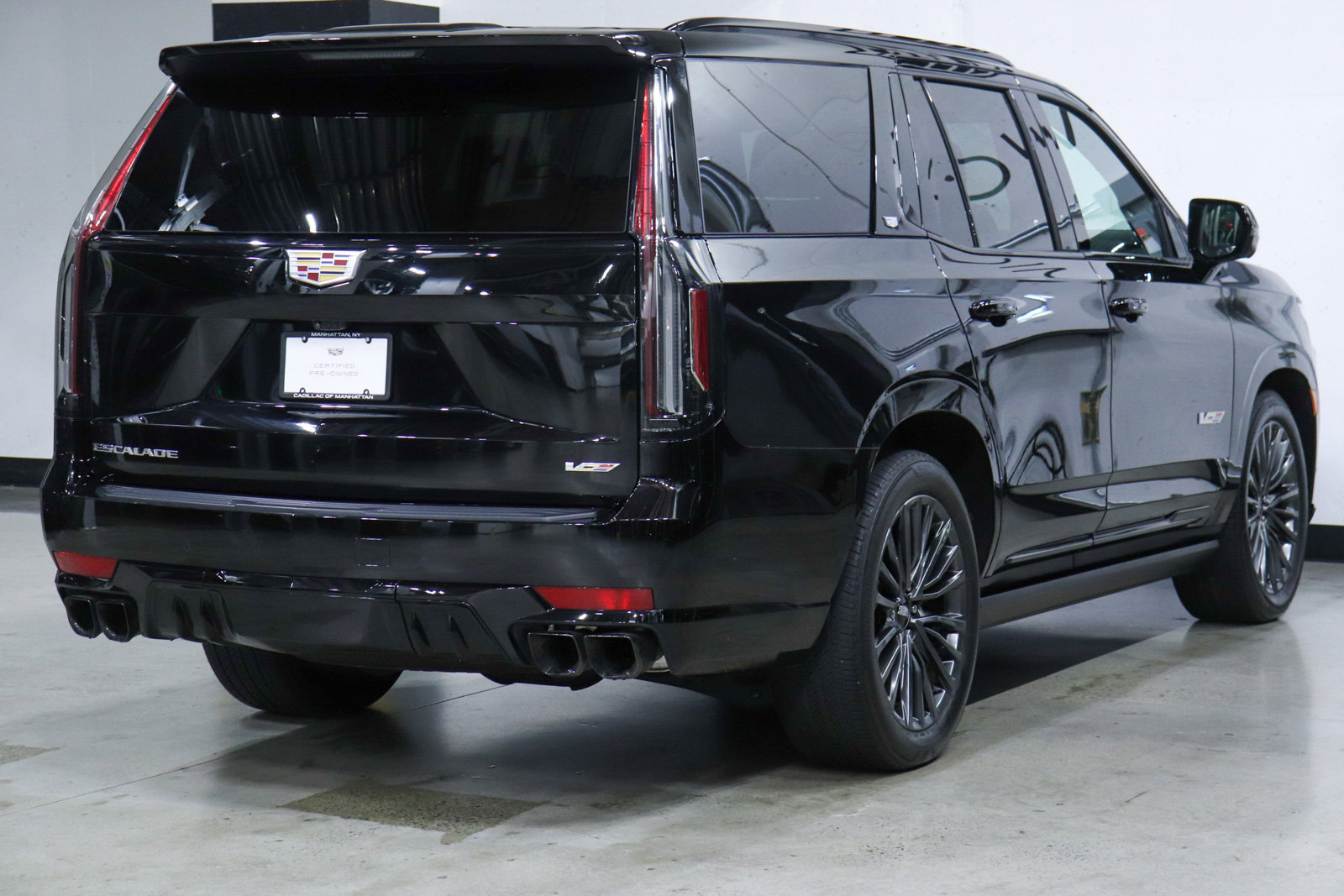 Used 2023 Cadillac Escalade V image 5