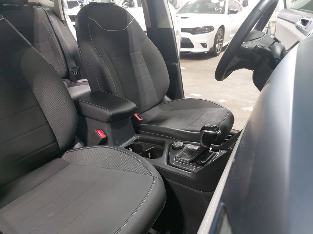 Used 2023 Volkswagen Taos SE w/ Panoramic Sunroof Package image 10